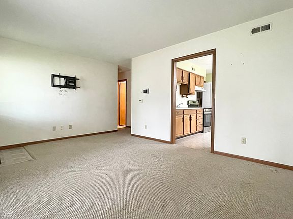3rd image of 2424 Foxhall Dr