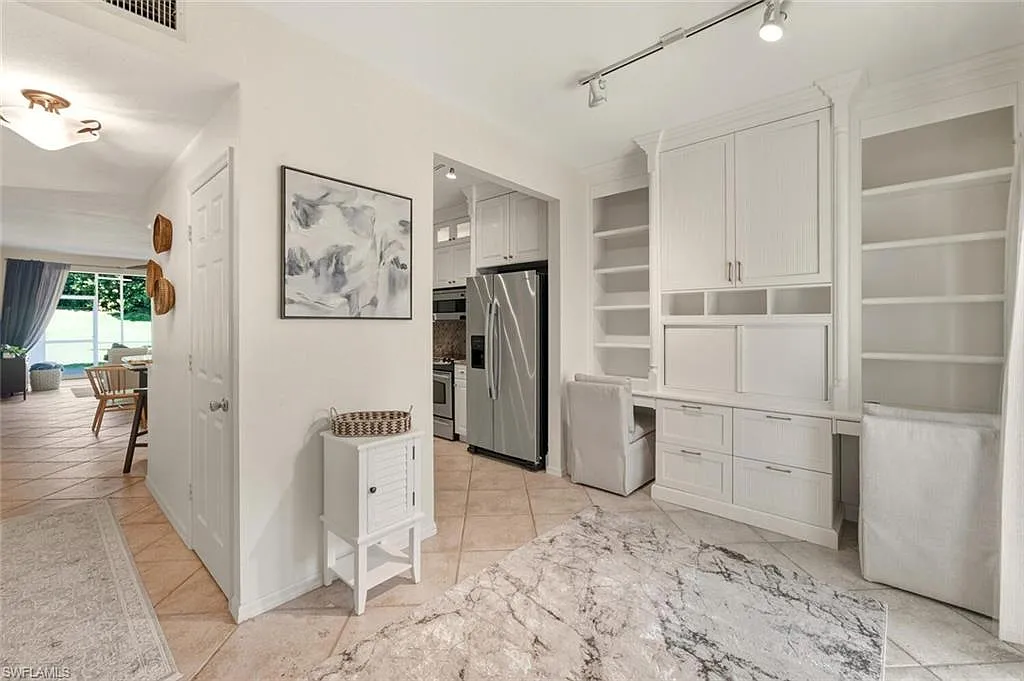2 bed, 2.0 bath, 1203 sqft, $7,500 — Photo 2