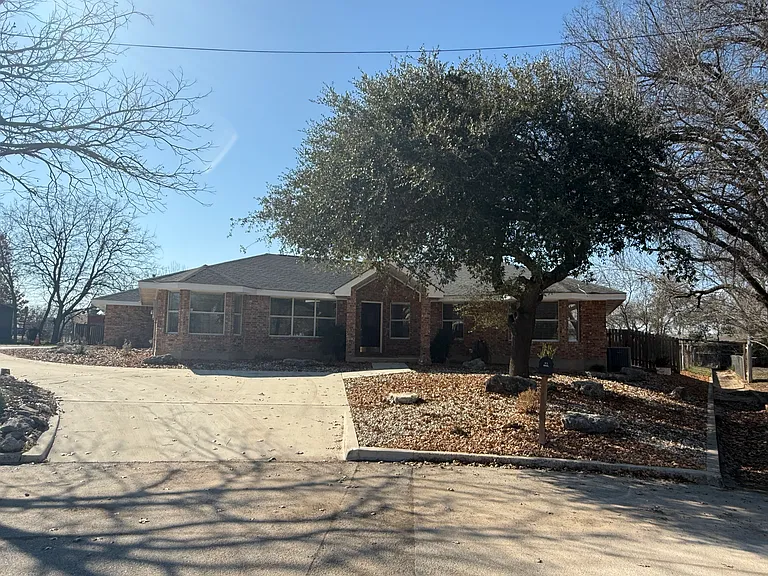 1301 Fieldcrest — Photo 7
