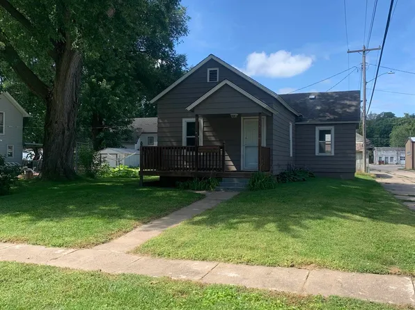 514 S 12th St, Tekamah, NE 68061