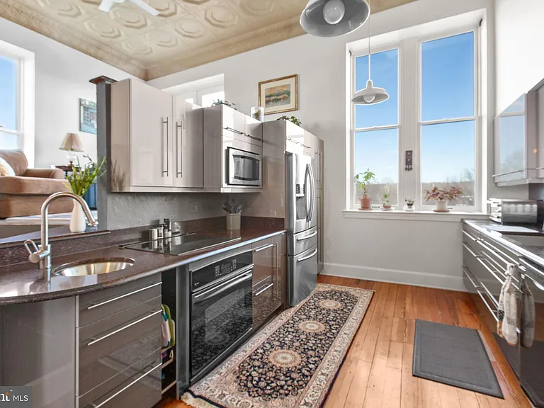 809 Caroline St #301 — Photo 15