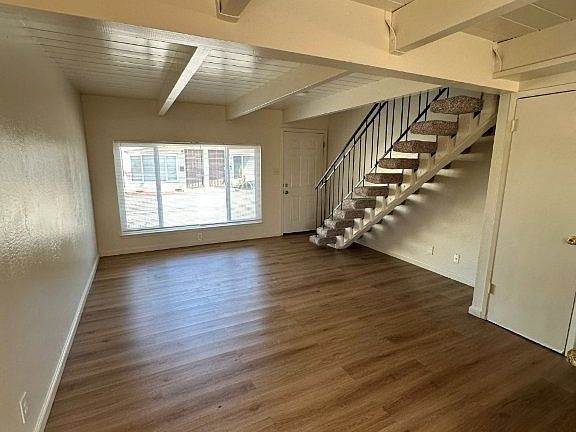 3rd image of 940 Schafer Rd