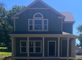712 N 1st St, Atchison, KS 66002