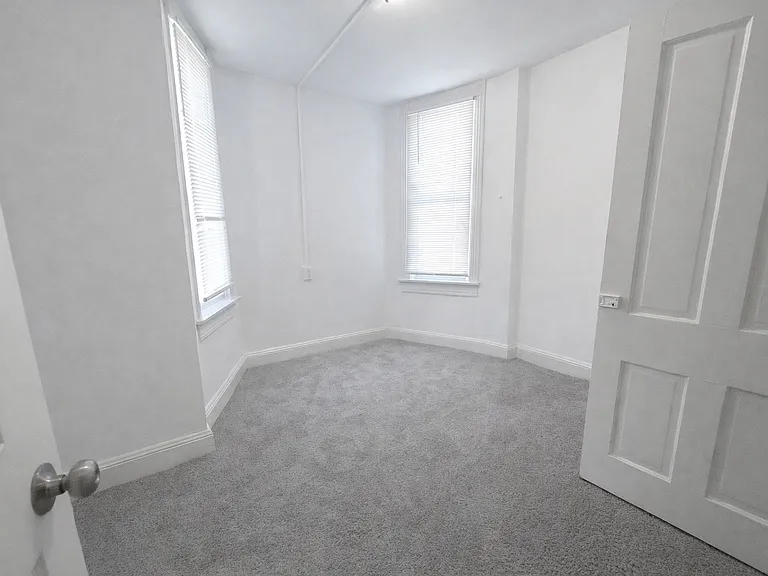 450 E Lorraine Ave — Photo 15