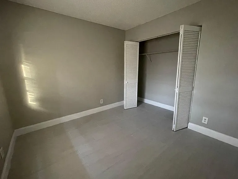 10150 Twin Lakes Dr #4 — Photo 4