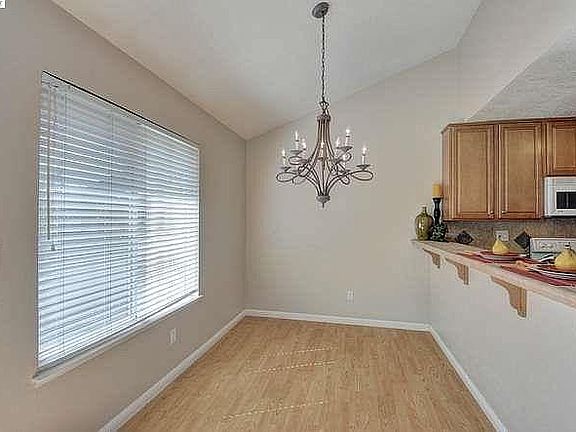 4th image of 1569 Buttercup Ct