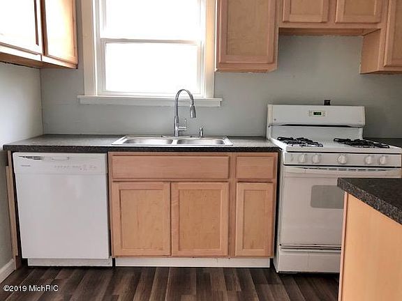 5th image of 1005 Dorroll St NE