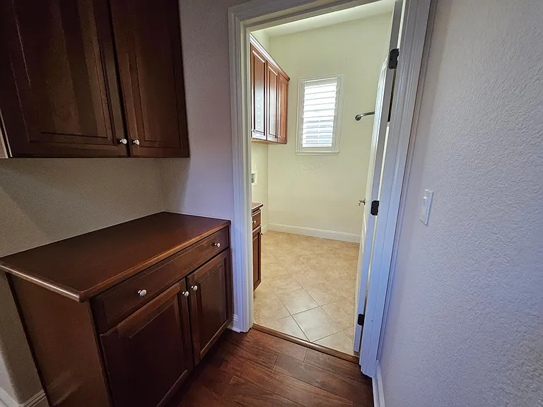 2046 Stockman Cir — Photo 12