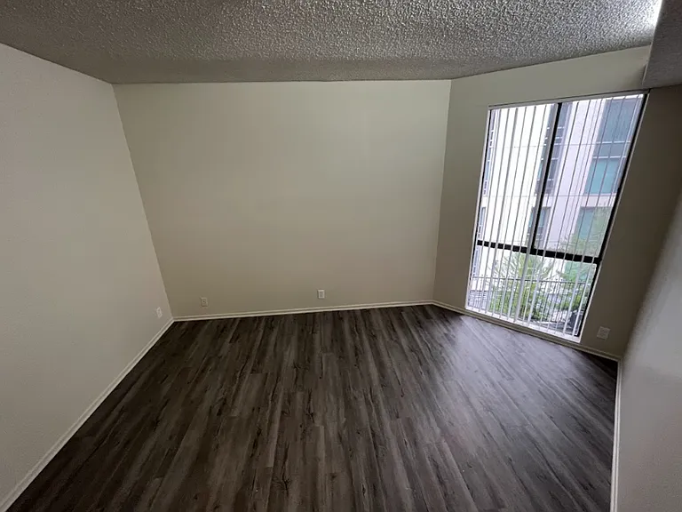 747 Gayley Ave — Photo 50
