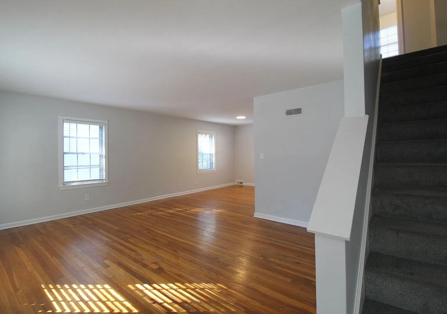 November FREE On This 2 Bedroom 2 Bath Duplex In The Waldo Area — Photo 3