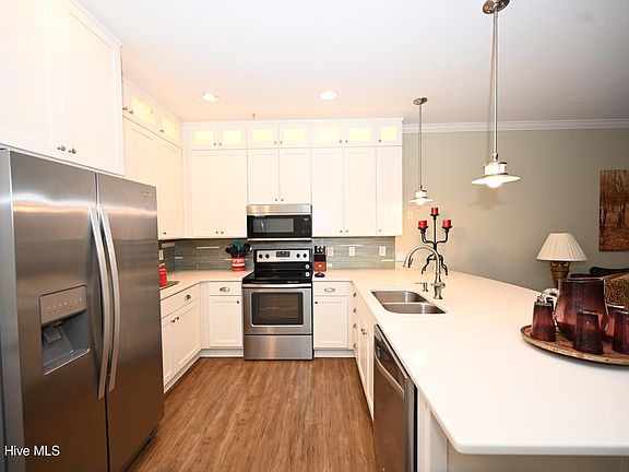 3rd image of 221 Woodlands Way Unit 1