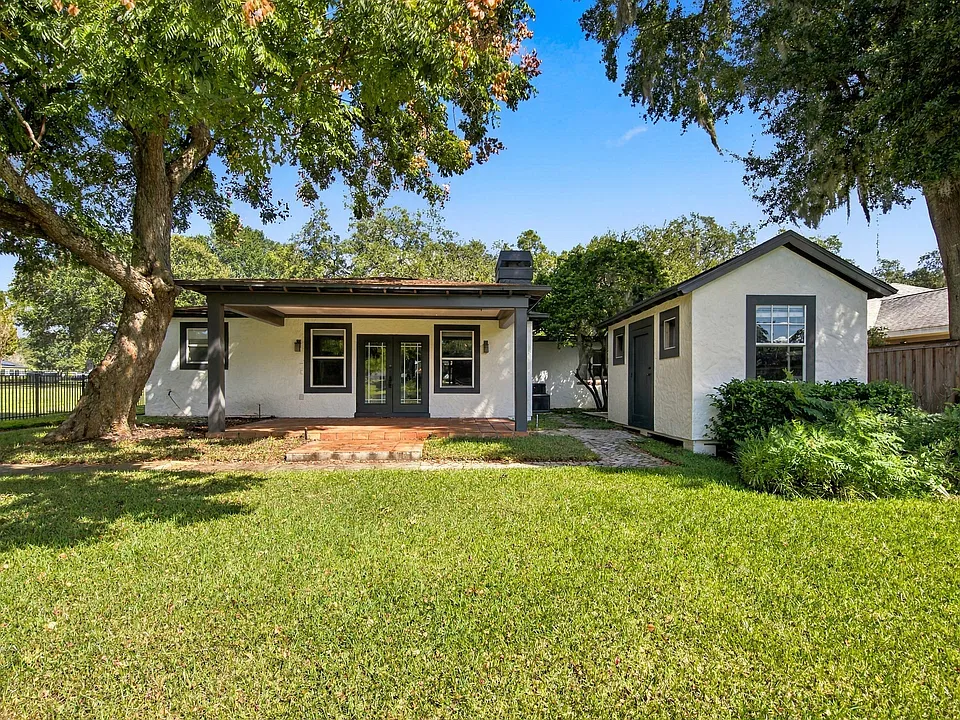 2227 Howard Dr