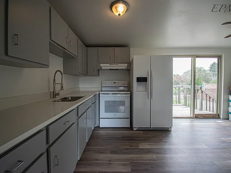 4881 S 4015 W — Photo 2