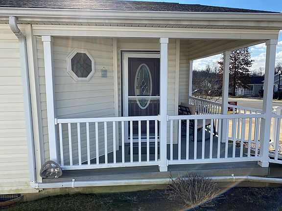 Exterior Image-3-Ritz-Craft Cinnamon Woods