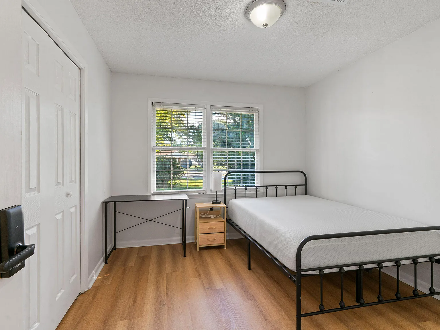4 bed, 2.0 bath, 1308 sqft, $724 — Photo 1