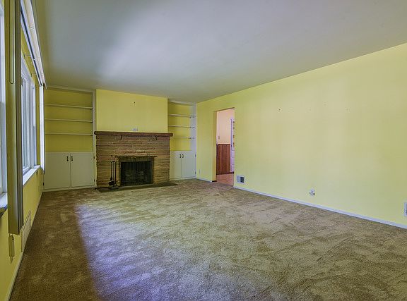 5th image of 160 S Elmwood Dr