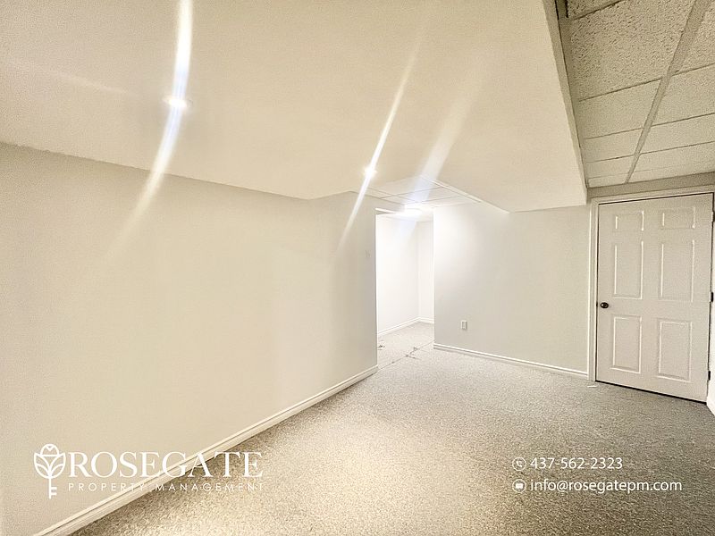London Townhouse for rent - 3 Bedrooms — photo 11