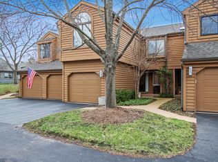 946 Shoreline Rd #905, Lake Barrington, IL 60010