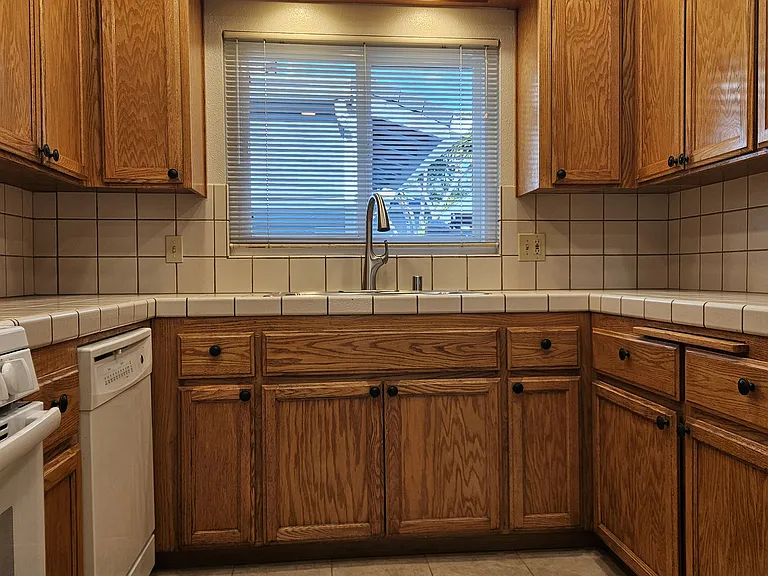 284 Grove Way — Photo 3