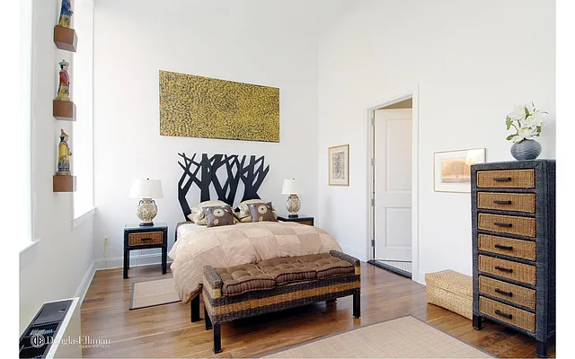 Rented by Douglas Elliman | media 14