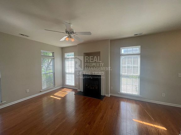 5th image of 5985 Hollow Wood Ct
