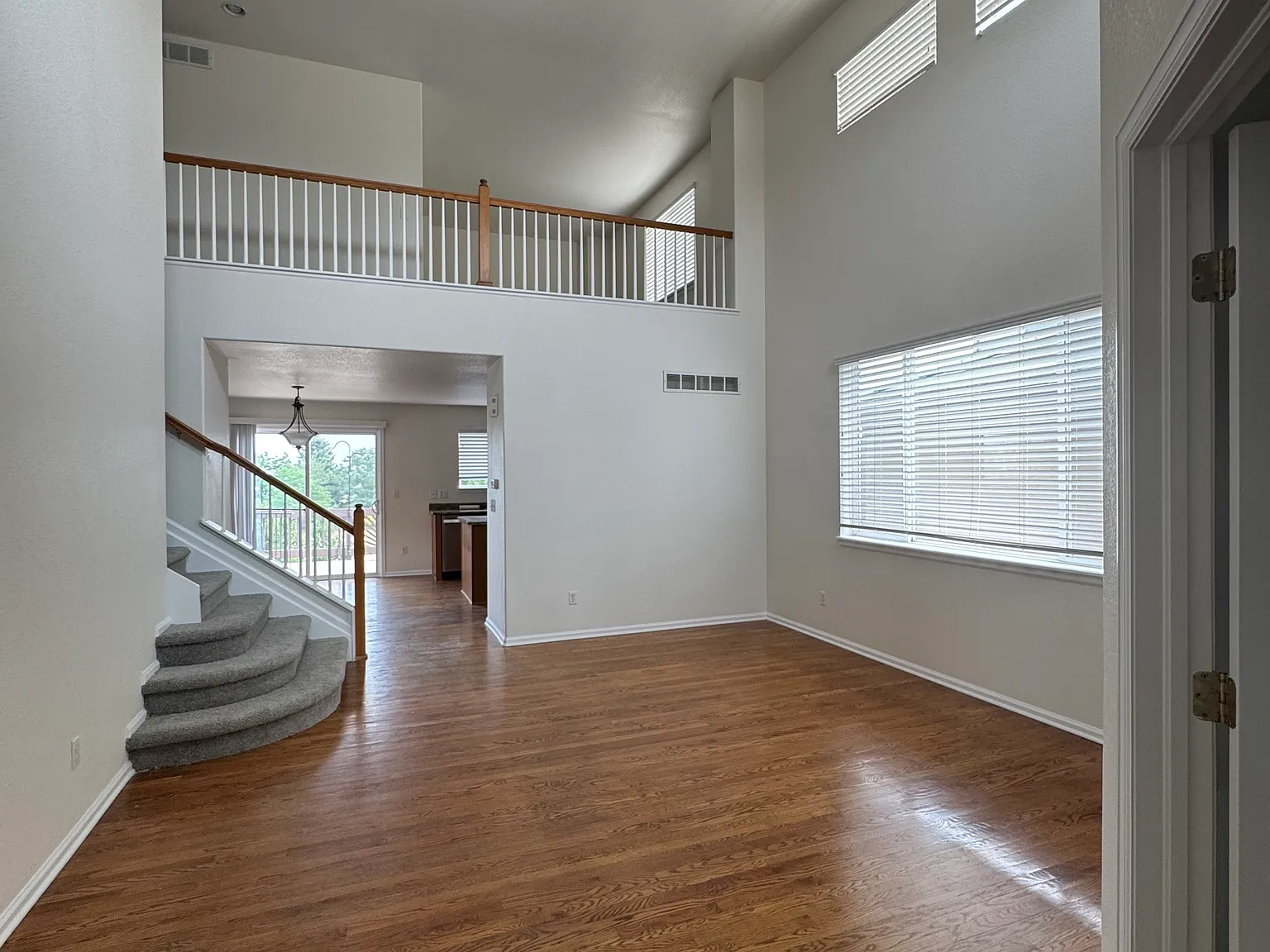 5 bed, 3169 sqft, $3,950 — Photo 3
