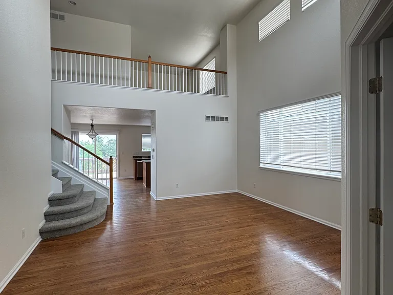 10549 Laurelglen Cir — Photo 3