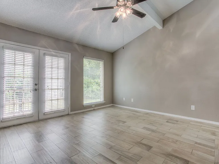 The Quorum at Trophy Club Townhomes — Photo 11