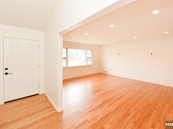 3rd image of 2 Kershner Pl
