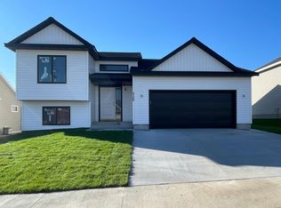 6198 51st St NW, Rochester, MN 55901