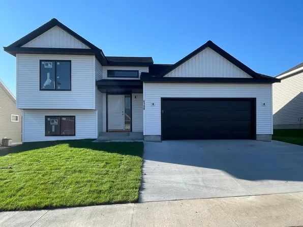 6198 51st St NW, Rochester, MN 55901