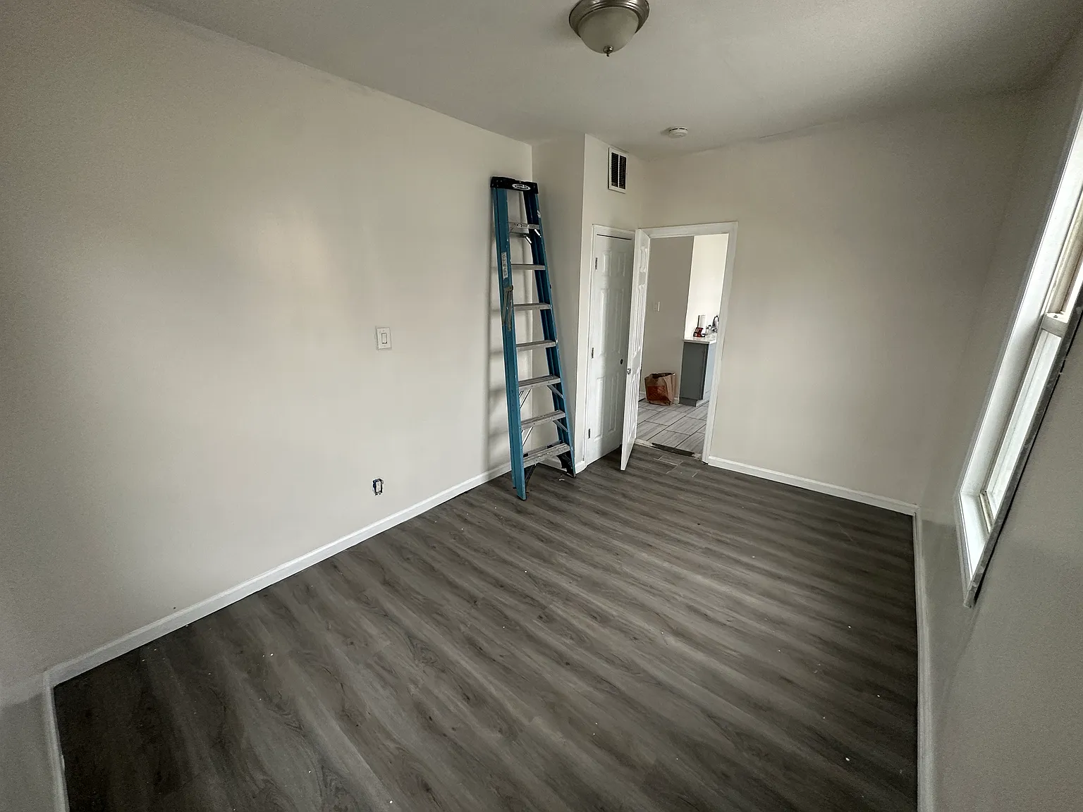 3 bed, 1100 sqft, $1,750 — Photo 2