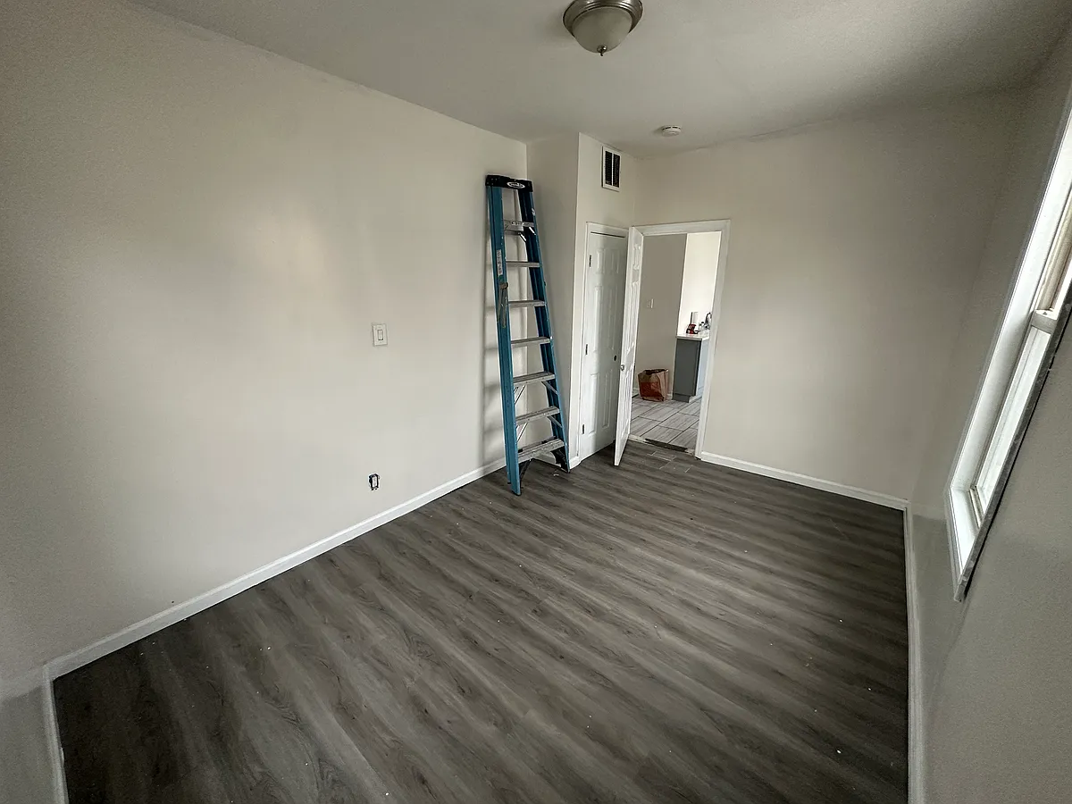Building Photo - 156 Hawthorne Ave #4