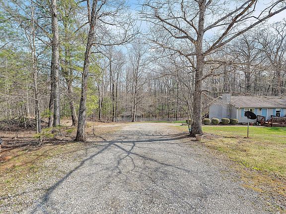 5th image of 542 Mount Airy Rd