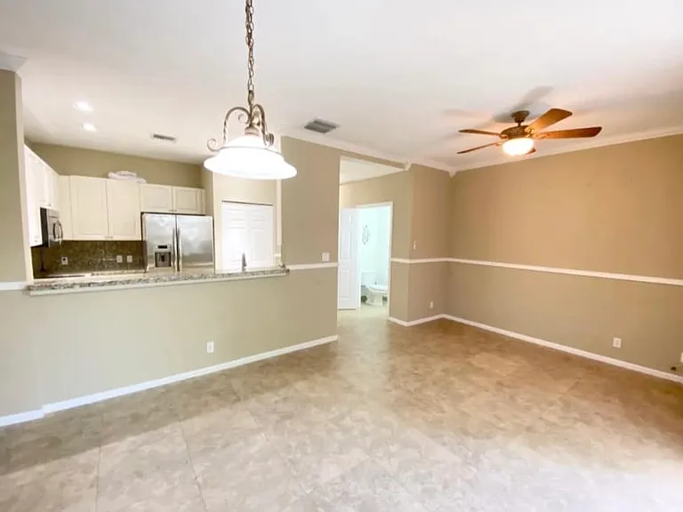 2557 Riverside Dr — Photo 7