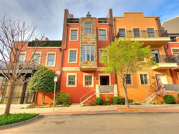 2nd image of 109 NE 3rd St