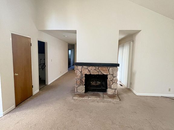 4th image of 4847 Capistrano Ave