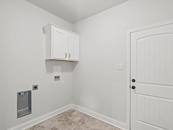 2nd image of 1372 Surrey Loop