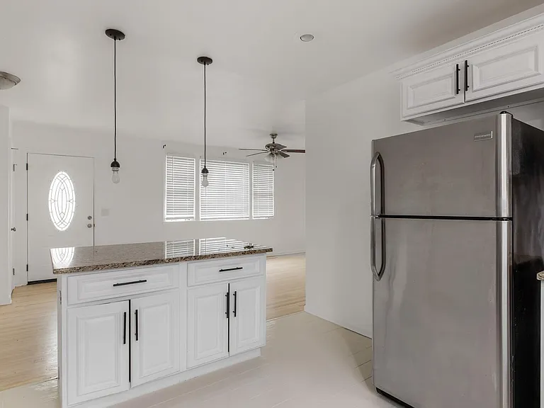 425 Perkins Dr — Photo 15