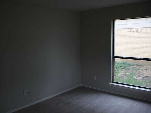 3rd image of 3704 Firethorn Dr
