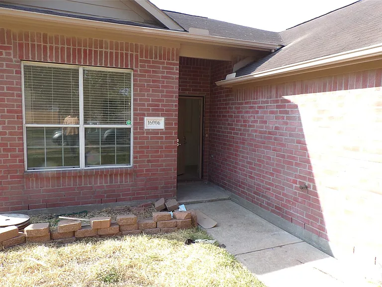 16006 Hiram Clarke Rd — Photo 4