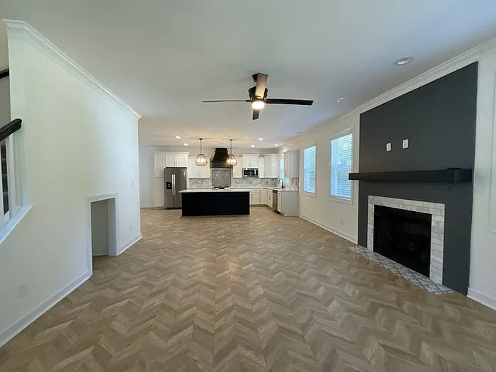 4 bed, 3.0 bath, 2446 sqft, $1,995 — Photo 4