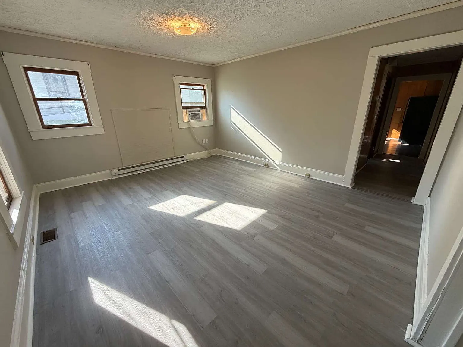 3 bed, 1.0 bath, $1,495 — Photo 2
