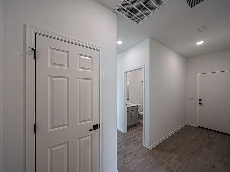 5633 W McNeil St — Photo 5