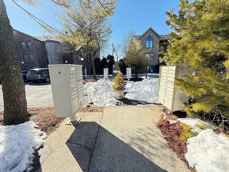 200 Davis Ave #13C — Photo 5
