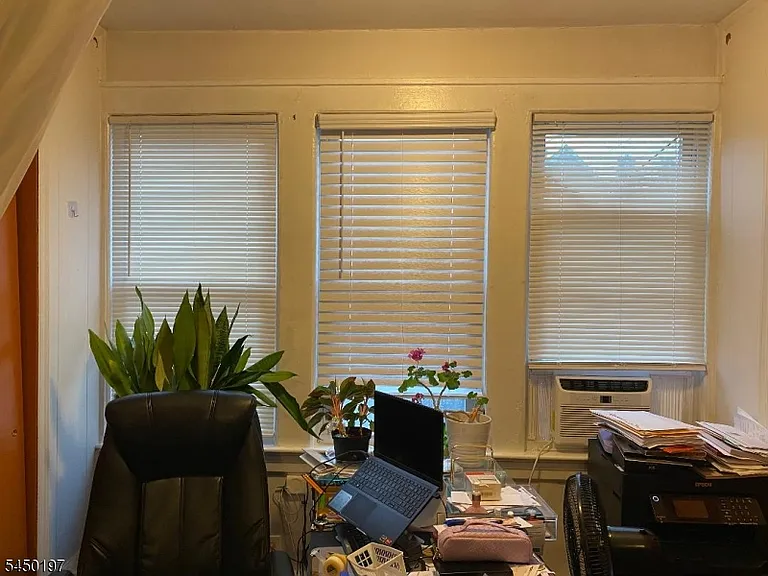 12 Campbell Ave — Photo 5