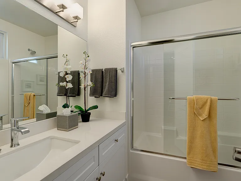 439 Stocker Apartments — Photo 39