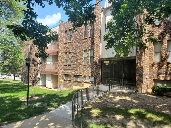 2275 Country Club Dr APT 23, Woodridge, IL 60517