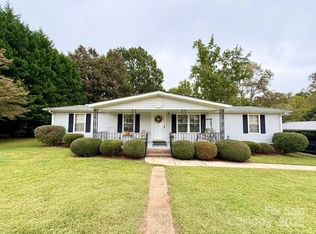 832 Lakehill Rd, Charlotte, NC 28214