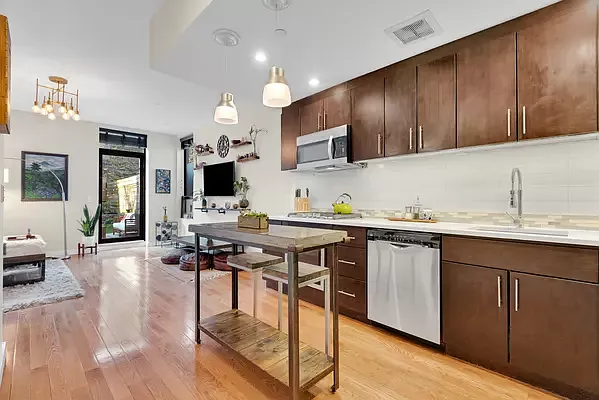 557 Lafayette Ave APT 1A photo 1